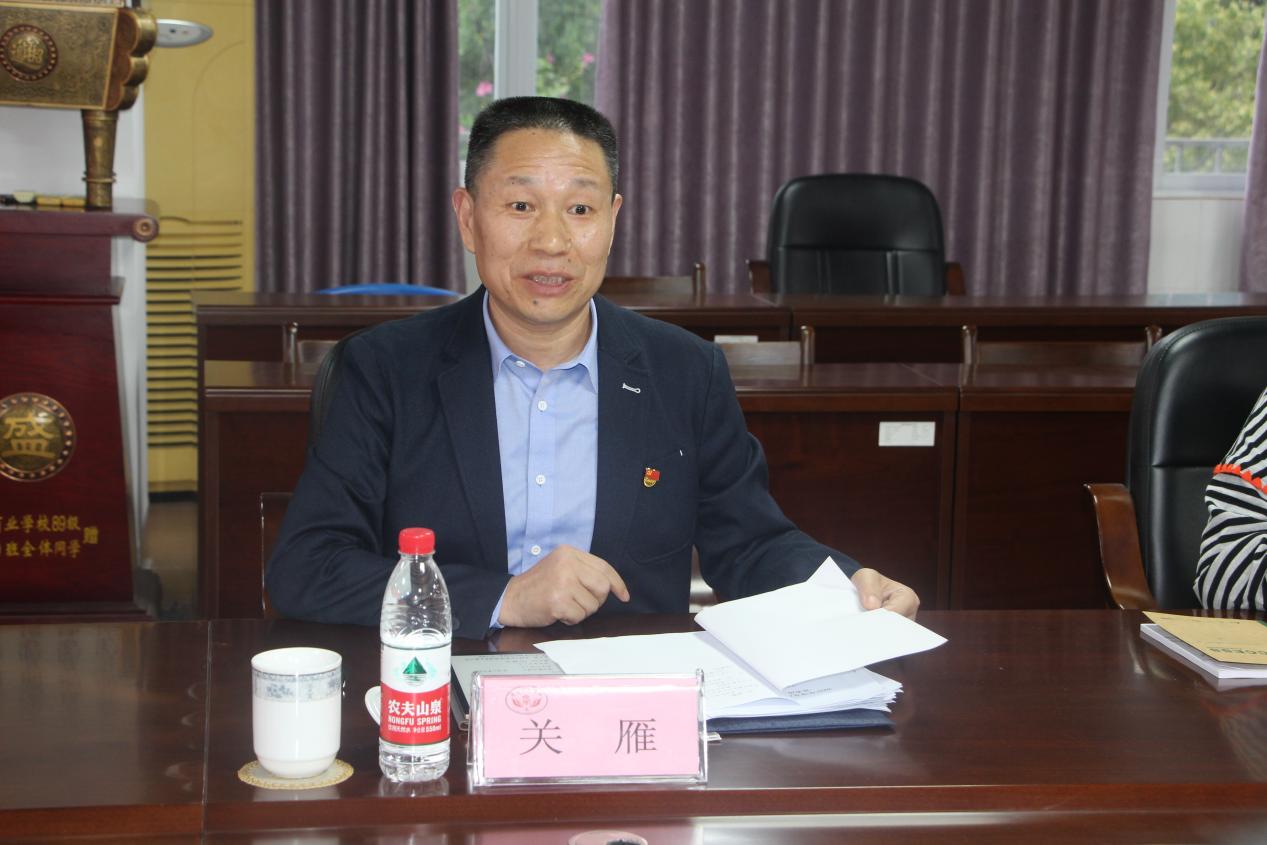 7.柳州市商务局党组成员、副局长关雁发言
