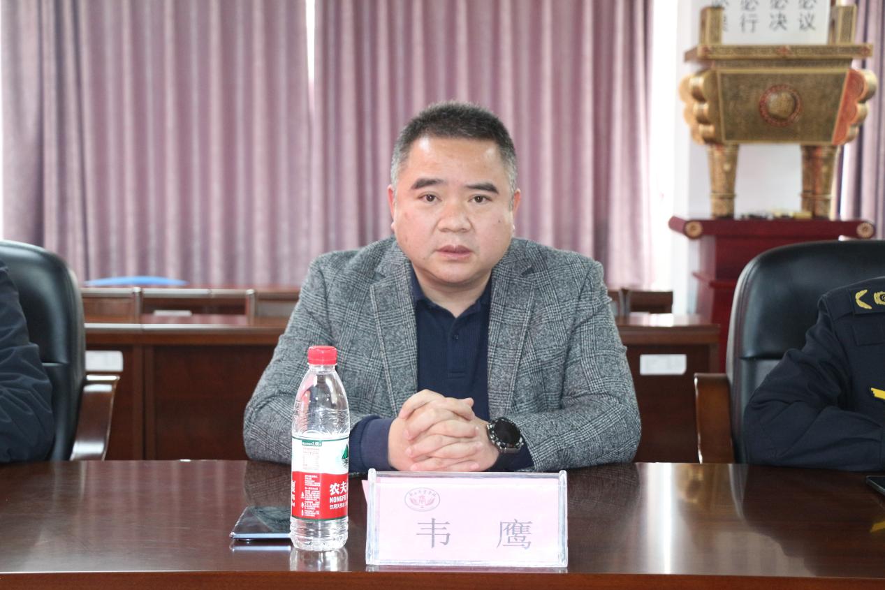 4.学校党委书记、校长韦鹰发言