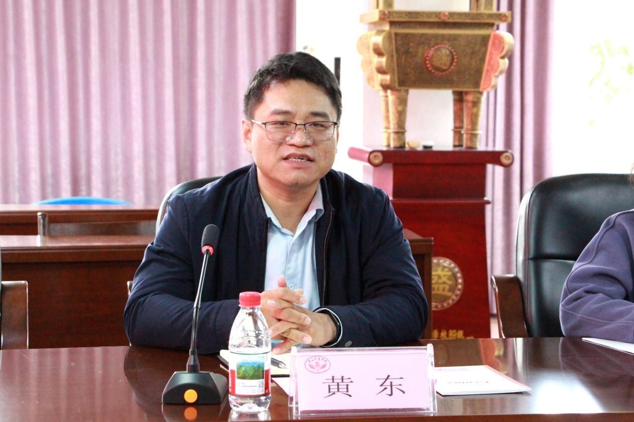 3.玉林市第一职业中等专业学校校长黄东介绍学校基本情况及德育模式