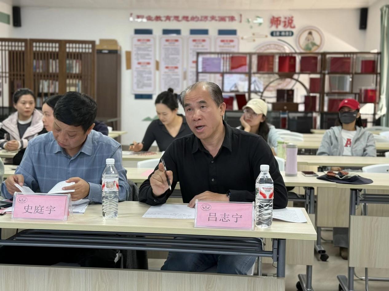 6.广西商业学校校长助理吕志宁进行开题指导