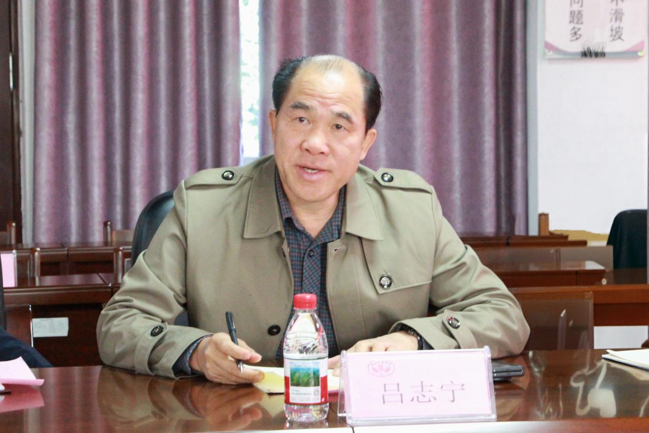 6.校长助理吕志宁介绍学校商科类专业教学和专业建设相关情况