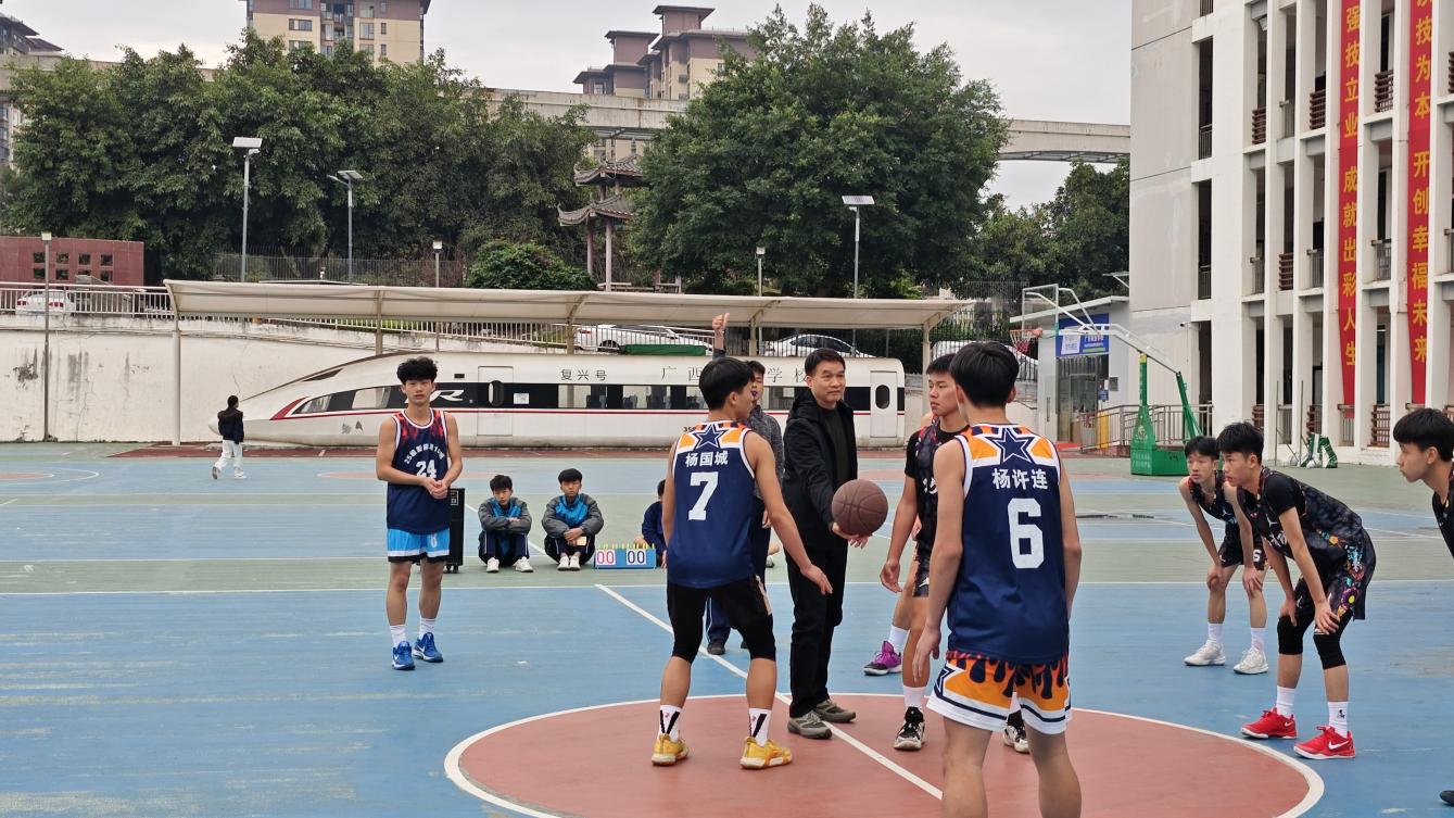 广西商业学校机电交通系2025级新生篮球联赛决赛圆满收官