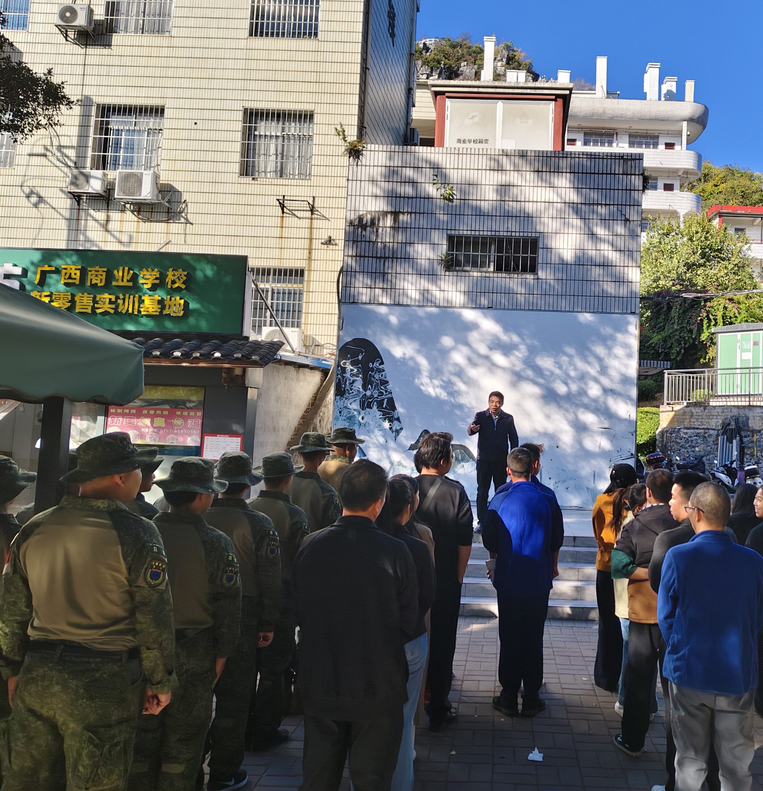 校长刘学文做动员讲话