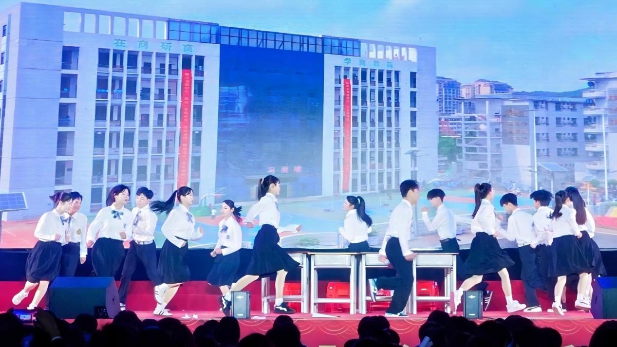 12.财经商贸系《不说再见》 现代舞表演