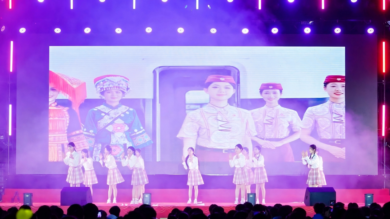 15.25高铁2班《加油!AMIGO》 现代舞表演