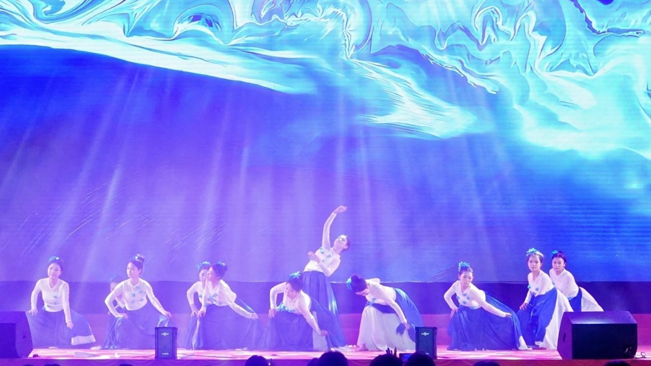 18.25幼教班 《海边人》现代爵士舞表演