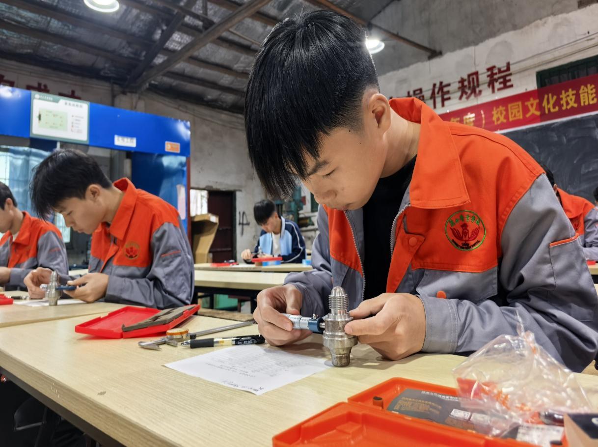 数控加工”游标卡尺、千分尺测量“