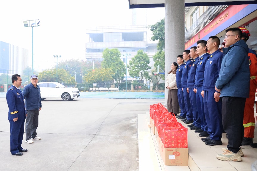 新春慰问暖人心 同心共建谱新篇——广西商业学校开展2026年春节走访慰问共建单位活动