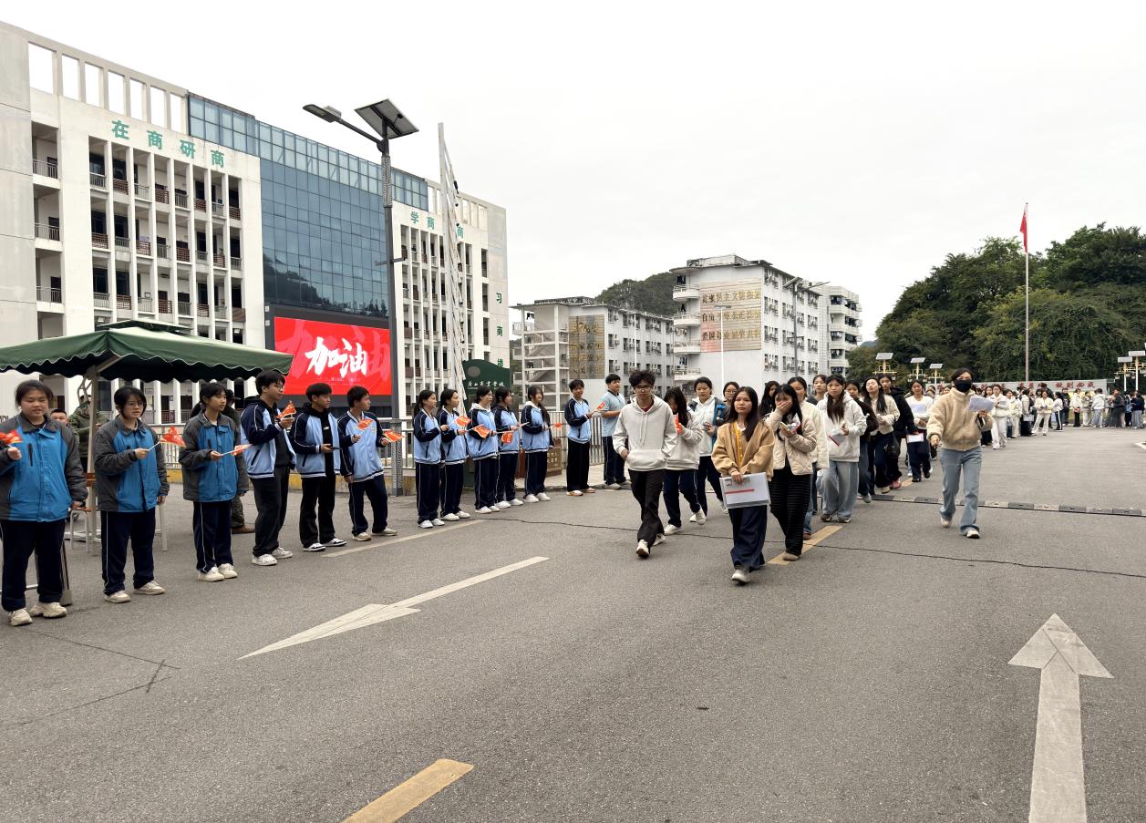 24级学子为23级学子们加油送考
