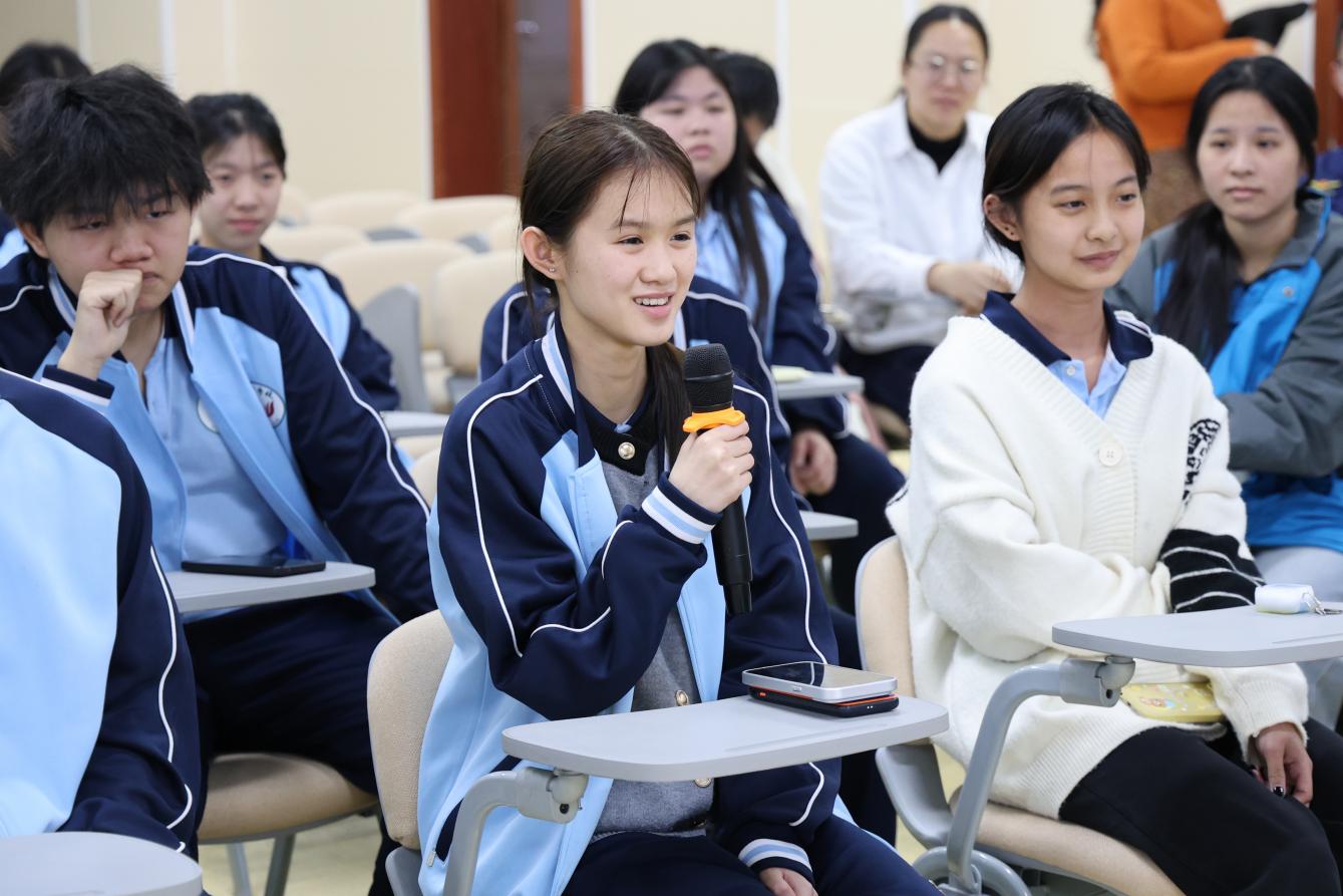 4.各专业学生代表积极发言 (3)