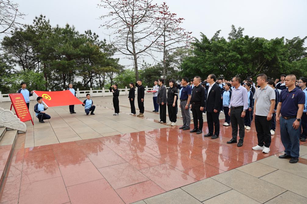 5.重温入团誓词