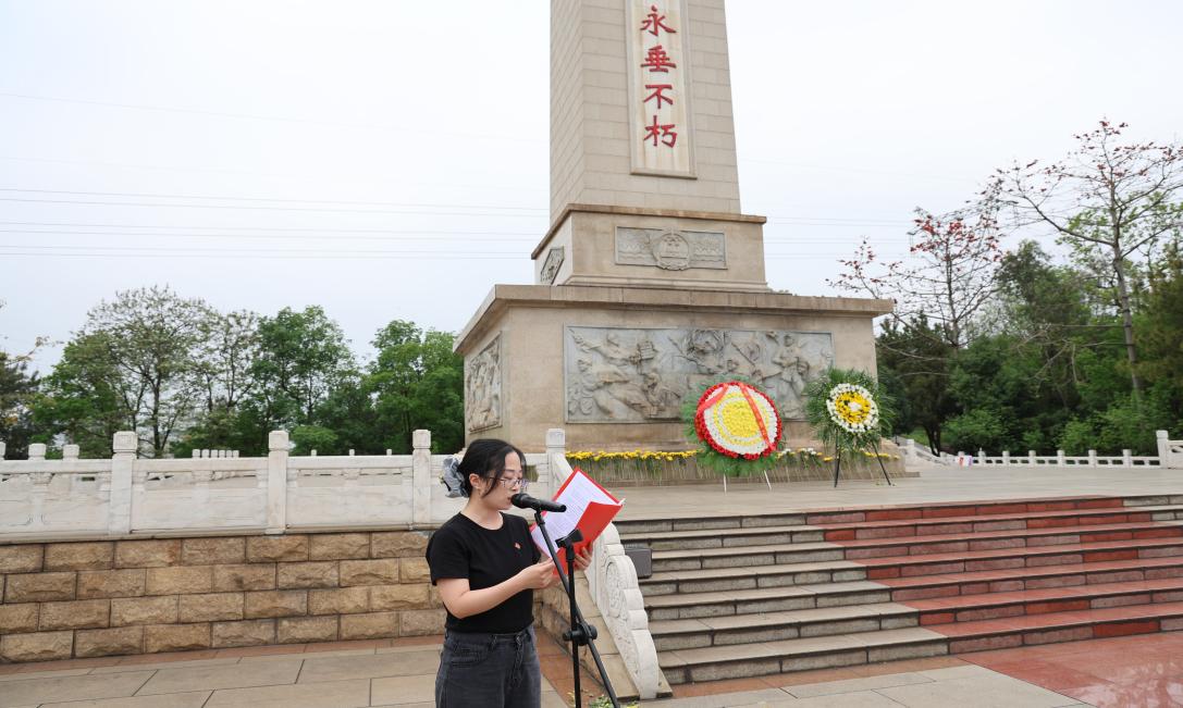 6.党员代表文筱荟发言