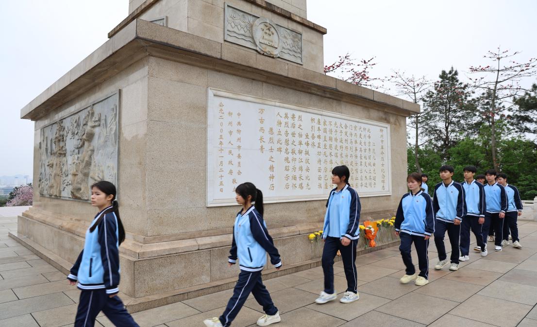 8.瞻仰革命烈士纪念碑