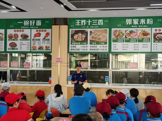 燎原消防站站长徐戊祥进行逃生应急演练培训