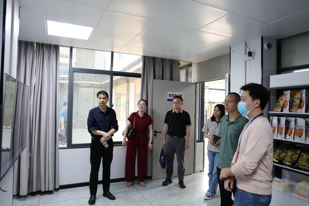 参观新零售实训基地