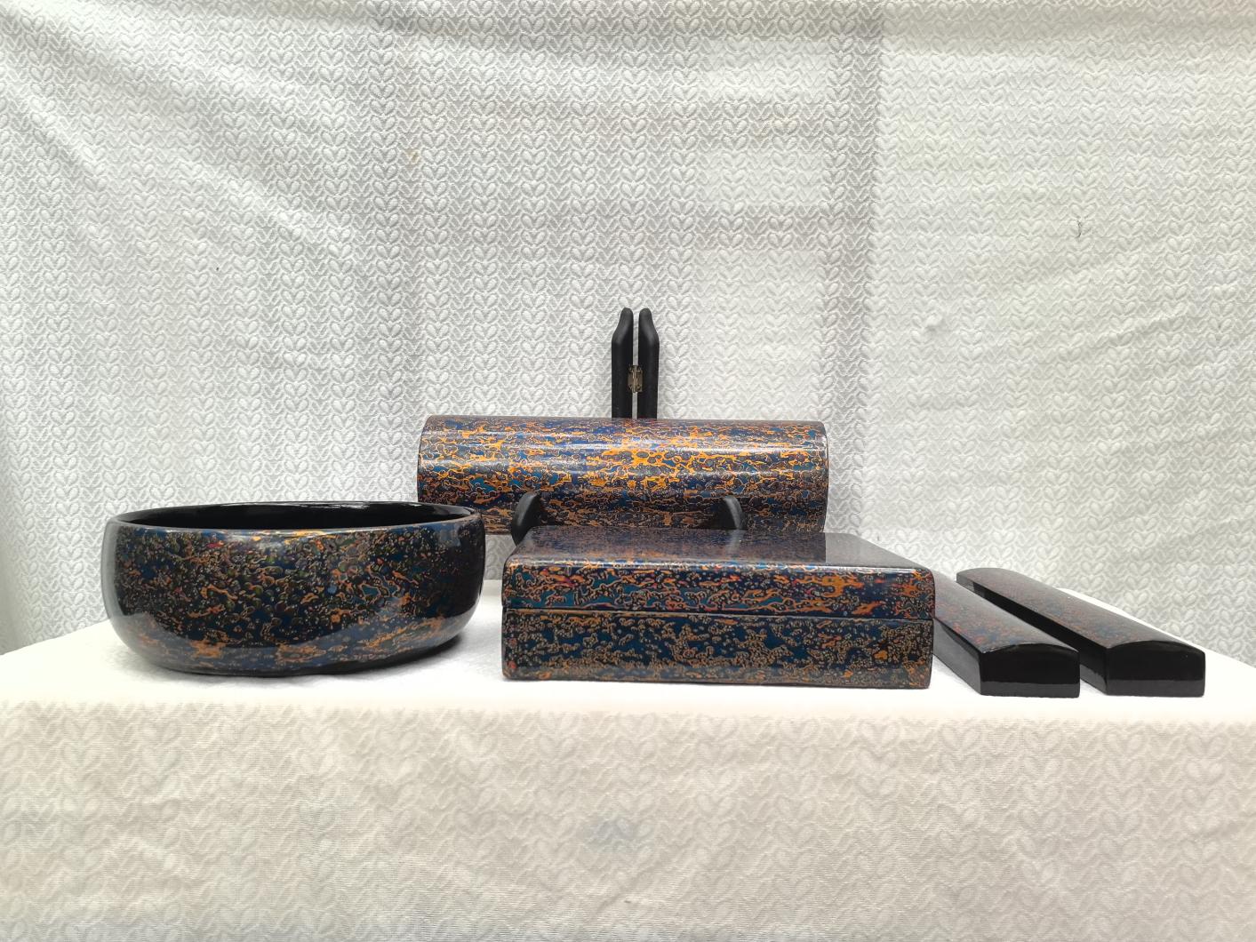 作品名：金斑彩漆文房