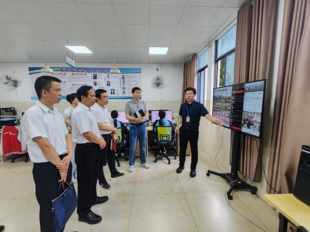 广西二轻工业管理学校到广西商业学校调研交流 广西二轻工业管理学校到广西商业学校调研交流