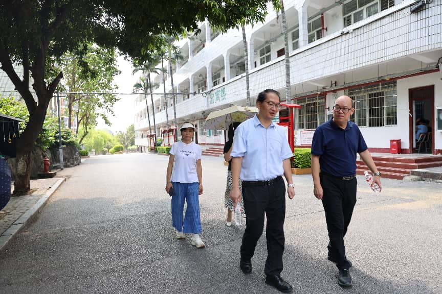 柳州市职业院校地震后复学复课检查指导小组到广西商业学校检查指导工作