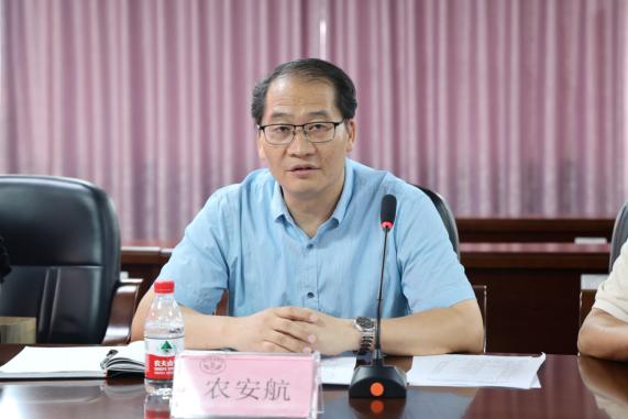 学校党委副书记、纪委书记、校长弄安航讲话