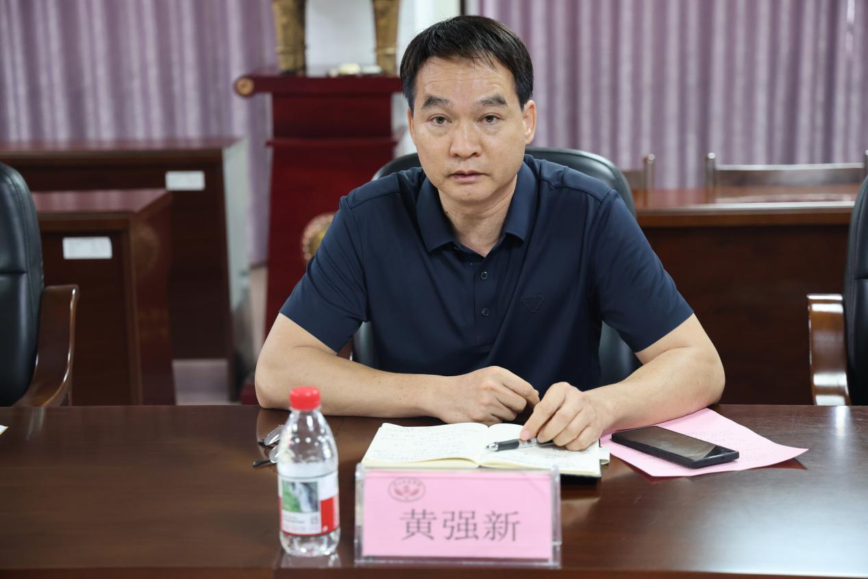 4.副校长黄强新作研讨发言