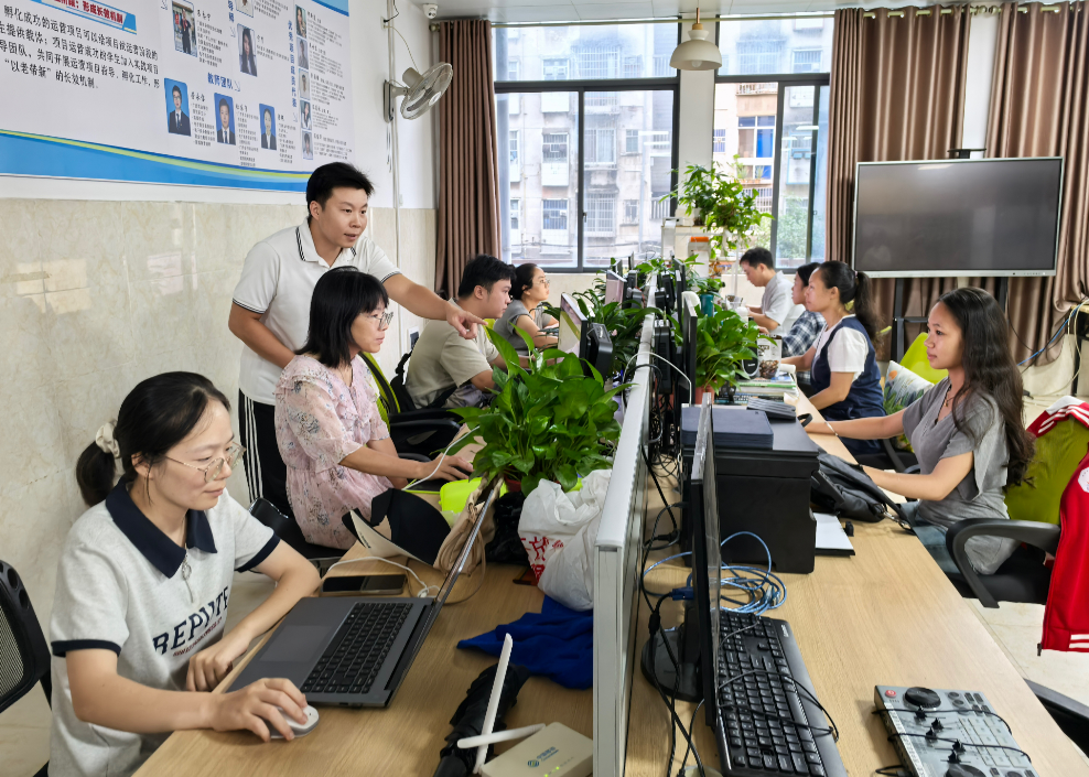 13、指导青年教师备赛