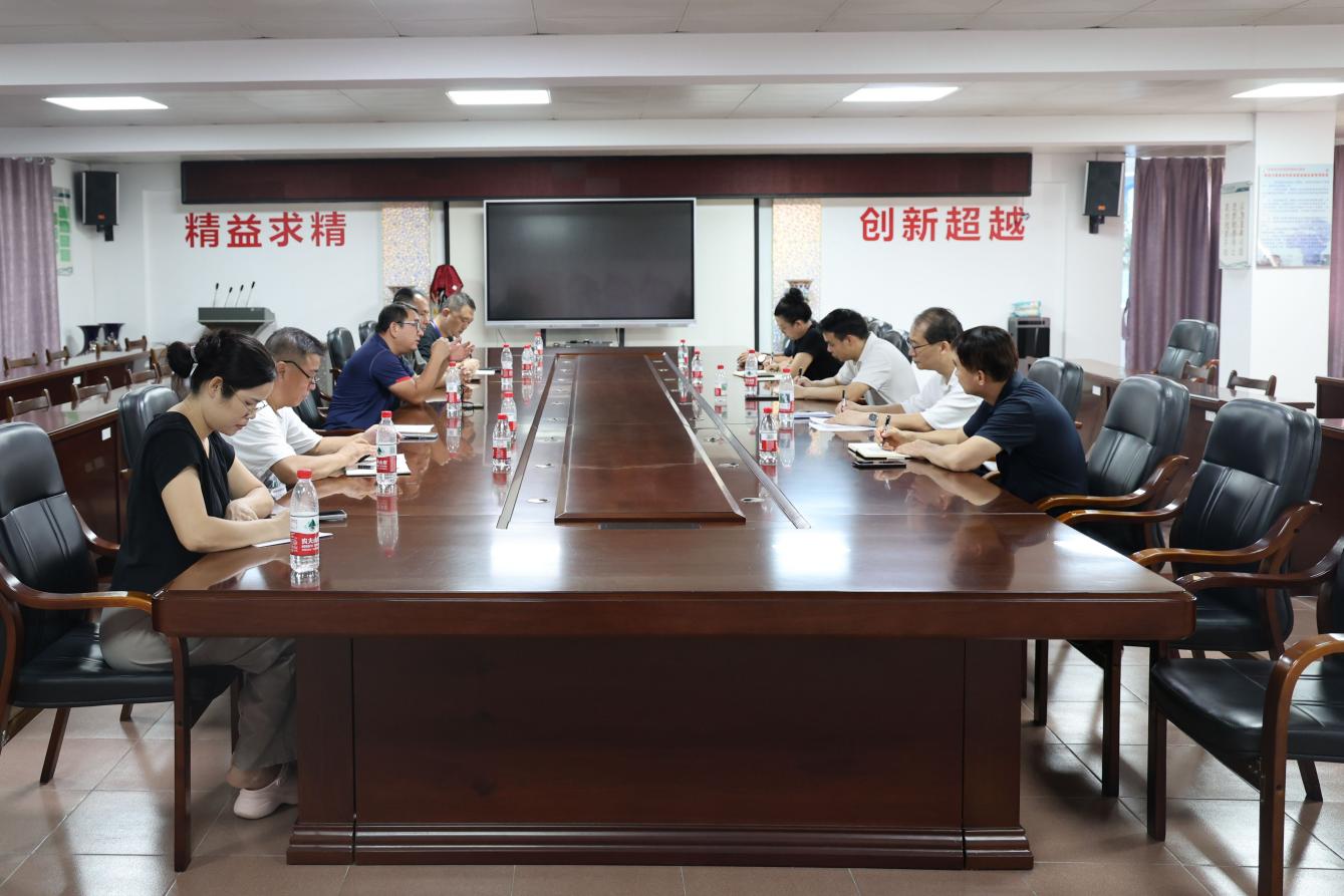 广西商业学校召开开学前地震后安全工作会议