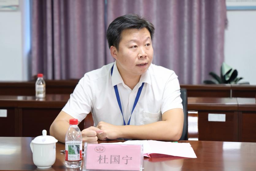 教师代表杜国宁发言