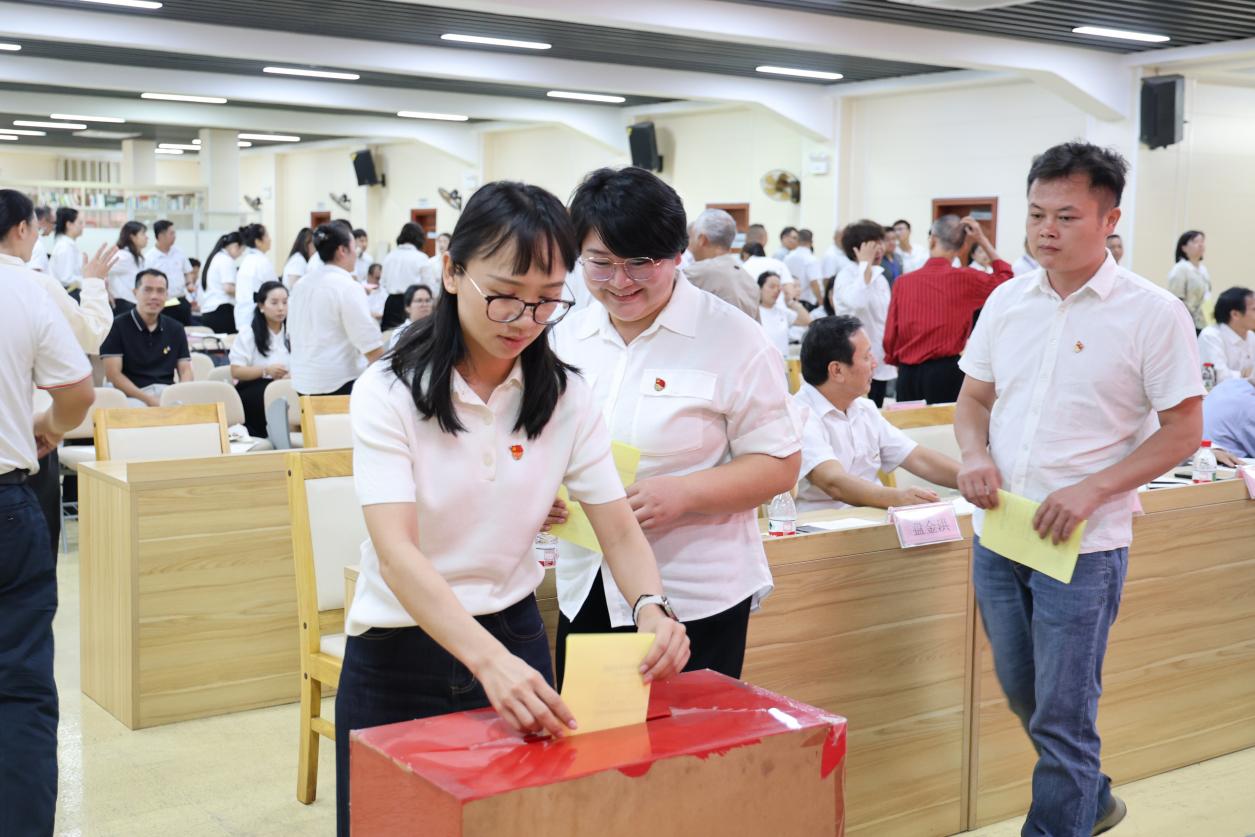 7.参会党员投票2